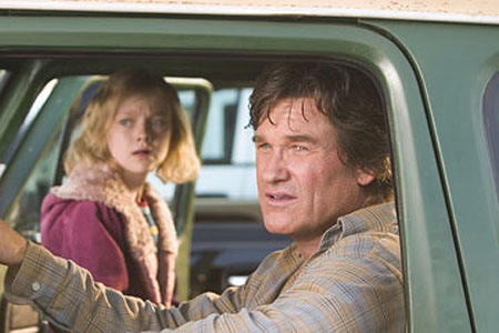Dreamer-7-450-Dakota Fanning and Kurt Russel